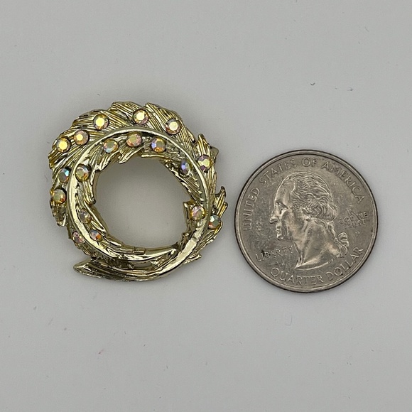 Aurora Borealis Rhinestone Gold tone Circle Leaf Pin Brooch Vintage - Picture 5 of 6